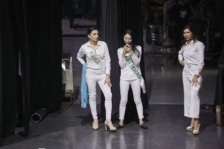 Cách đây ít ngày, các thí sinh đã trải qua đêm bán kết với phần thi trình diễn trang phục dân tộc và thi tài năng.