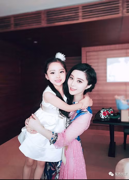 Từ nhỏ, Phạm Đóa Đóa đã rất xinh xắn, đáng yêu. Ảnh: Sohu