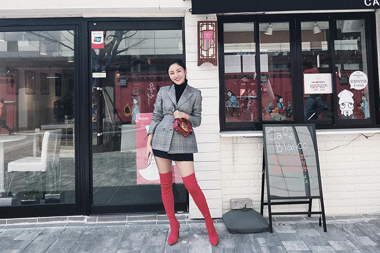 Hậu chia tay bạn trai làm thanh tra xây dựng, nữ ca sĩ Văn Mai Hương dường như rất hài lòng với cuộc sống hiện tại.