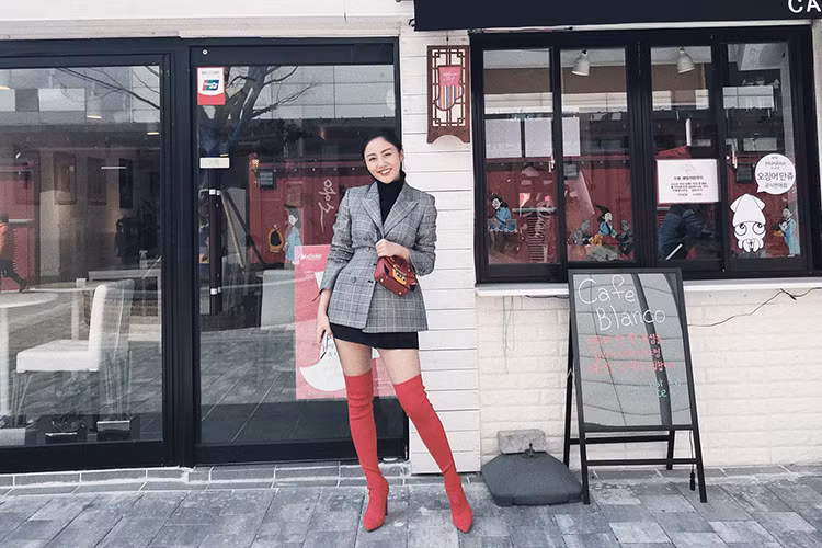 Hậu chia tay bạn trai làm thanh tra xây dựng, nữ ca sĩ Văn Mai Hương dường như rất hài lòng với cuộc sống hiện tại.