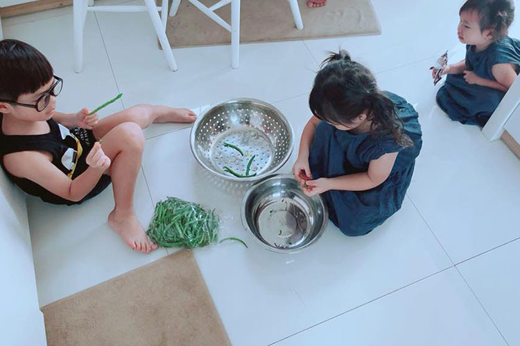 3 nhóc tì nhà Lý Hải phụ giúp bố mẹ việc nhà là một trong những tin tức sao Việt trong ngày 17/3.