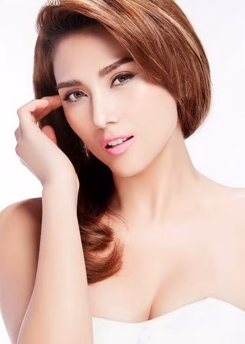 Mới đây, siêu mẫu Võ Hoàng Yến bất ngờ tiết lộ cô đã đi thu nhỏ vòng một đến 3 lần. Ảnh: Vietnamnet