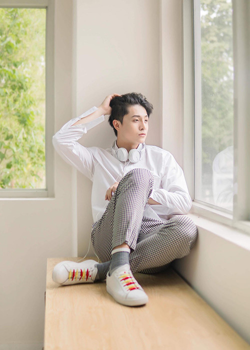 Sau tai nạn giao thông vào tháng 2/2017, Harry Lu trải qua 20 lần phẫu thuật mũi, xương quai hàm. Ảnh: Fanpage