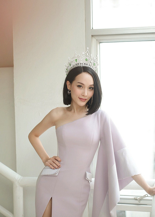 Sau 2 năm đăng quang hoa hậu, Mo Jiratchaya ngày càng xinh đẹp.