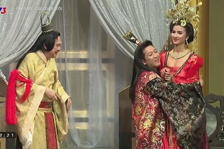 Dau chi Nam Em, dien voi ai Truong Giang cung... om, hon!