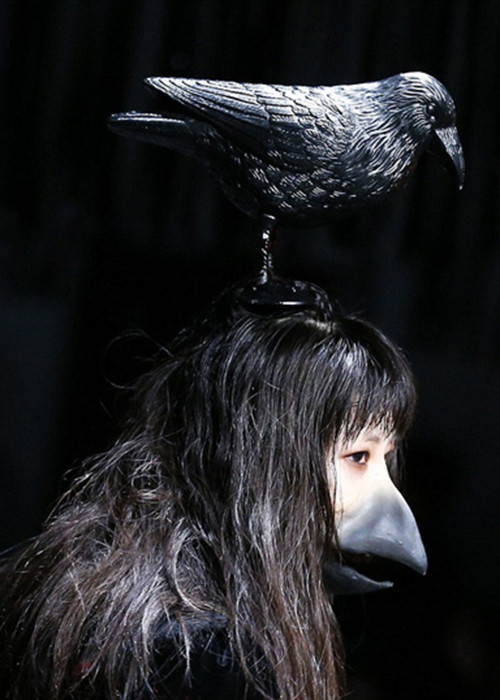 Trước show diễn của Gucci, có không ít show diễn thời trang kinh dị khiến người xem phải hoảng hồn. Ảnh: Reuter