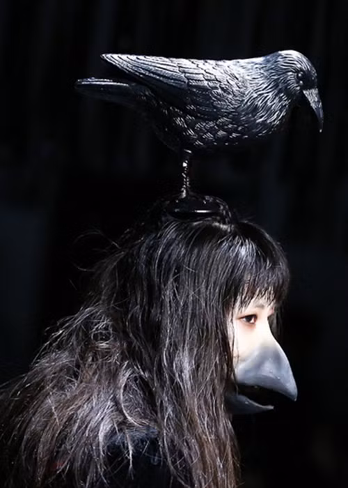 Trước show diễn của Gucci, có không ít show diễn thời trang kinh dị khiến người xem phải hoảng hồn. Ảnh: Reuter