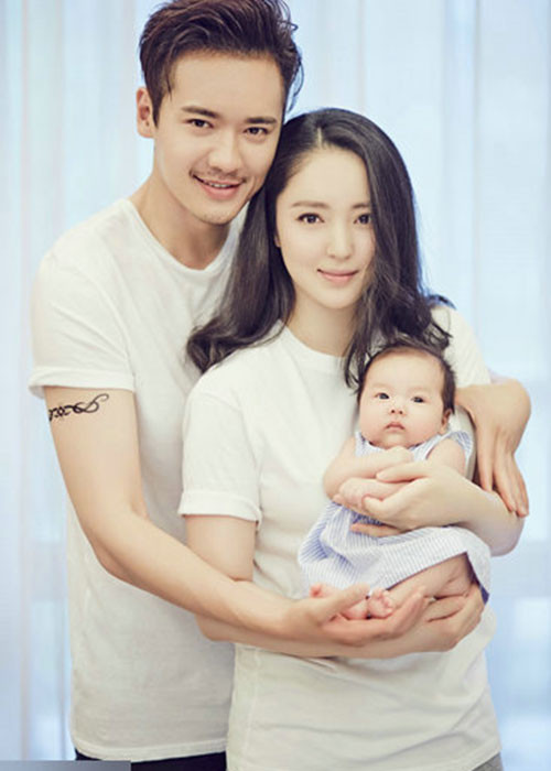 Tháng 6/2016, Đổng Tuyền hạ sinh con gái đầu lòng. Ảnh: Weibo