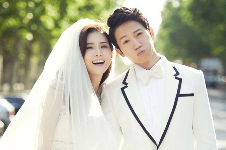 Không chỉ nam diễn viên Song Joong Ki, nhiều sao nam xứ Hàn cũng được mệnh danh là ông chồng quốc dân. Ji Sung là một trong số đó.