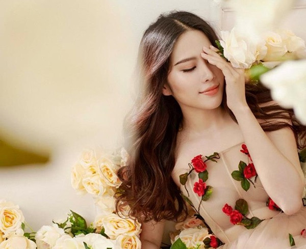 Nam Em rực rỡ e lệ trong MV mới ra mắt