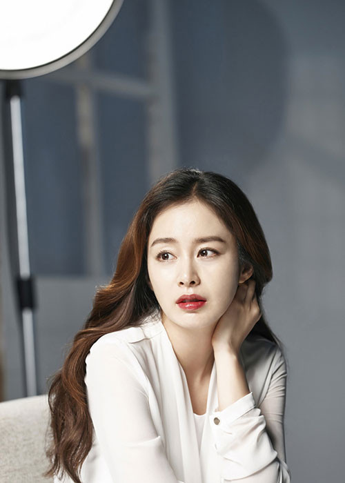 Kim Tae Hee nhanh chóng mang bầu sau đám cưới. Ở giai đoạn bầu bí, cô vẫn đẹp rạng ngời. Ảnh: dramafever