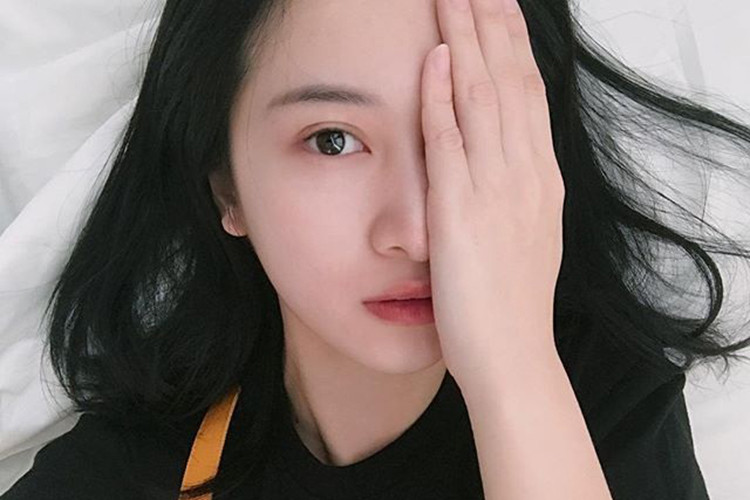 Jun Vũ sinh năm 1995, là hot girl đang gây chú ý với vai diễn trong bộ phim "Tháng năm rực rỡ".