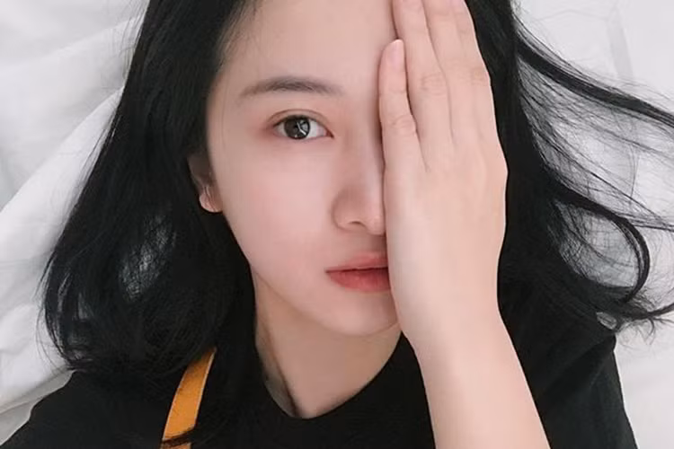 Jun Vũ sinh năm 1995, là hot girl đang gây chú ý với vai diễn trong bộ phim "Tháng năm rực rỡ".