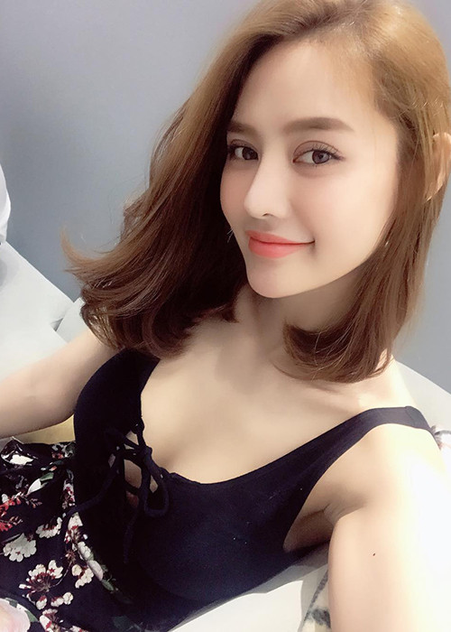 Linh Chi khoe mê hoặc được fans bằng nhan sắc.
