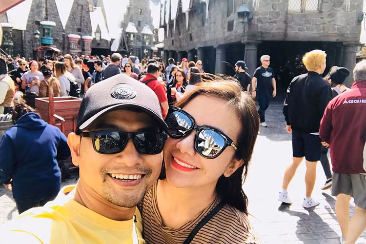 Ái Châu - Huỳnh Đông tươi rói ở Mỹ là một trong những tin tức sao Việt trong ngày 25/3.