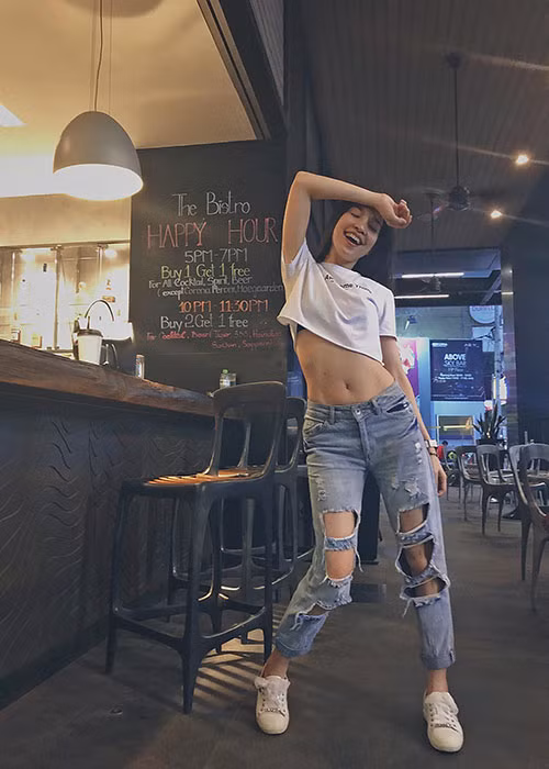 Hiền Thục khoe vòng eo thon là một trong những tin tức sao Việt trong ngày 12/3.