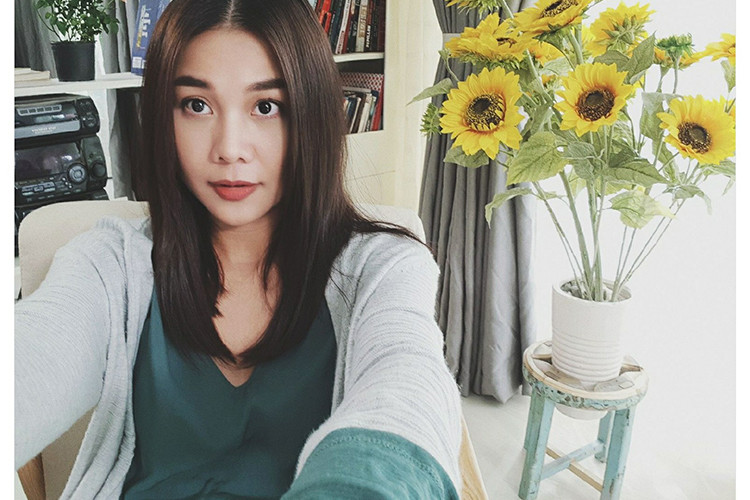 Siêu mẫu Thanh Hằng nhận được sự chú ý khi tham gia diễn xuất trong bộ phim "Tháng năm rực rỡ" của đạo diễn Nguyễn Quang Dũng.