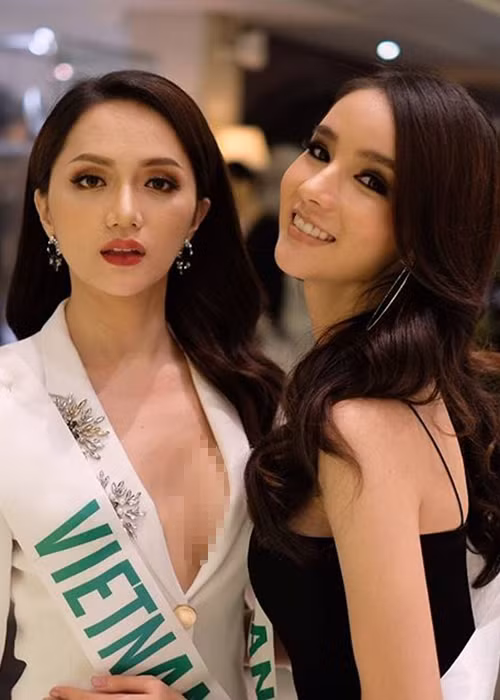 Hình ảnh Hương Giang Idol tự tin đọ sắc cùng Yoshi tại cuộc thi Hoa hậu Chuyển giới Quốc tế 2018.