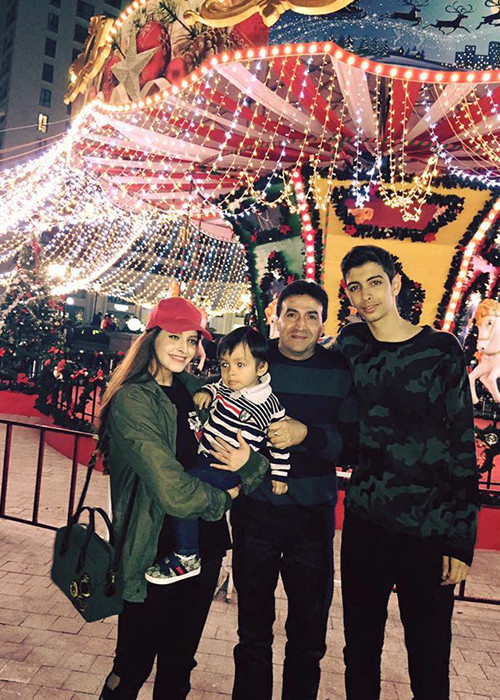 Hình ảnh An Tây vui vẻ bên gia đình. Gần đây, cô rất bức xúc trước tin đồn đi khách với giá 12.000 USD với một người đàn ông 65 tuổi. An Tây (Andrea Aybar) khẳng định tin đồn hoàn toàn sai sự thật.