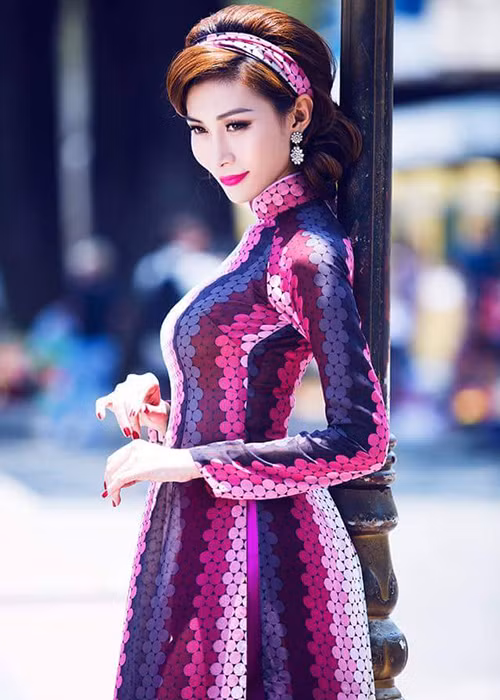 Nguyễn Ngọc Lan Phương cũng là người chuyển giới. Cô sinh năm 1989, từng tham gia cuộc thi Vietnam's Next Top Model 2013.