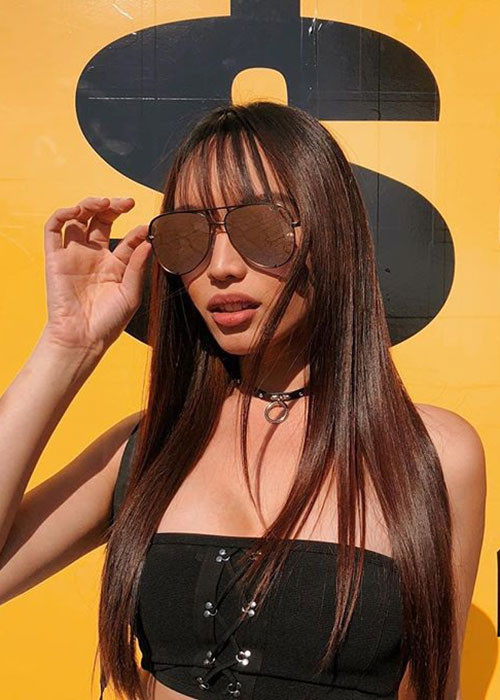 Kataluna sở hữu gương mặt xinh đẹp cùng vóc dáng gợi cảm.