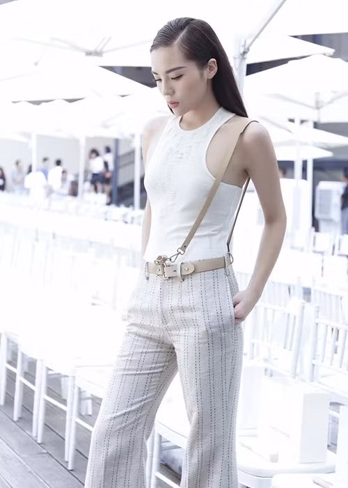 Tuy Kỳ Duyên lên tiếng phủ nhận nghi vấn dao kéo ngực nhưng không ít cư dân mạng vẫn không khỏi nghi ngờ.