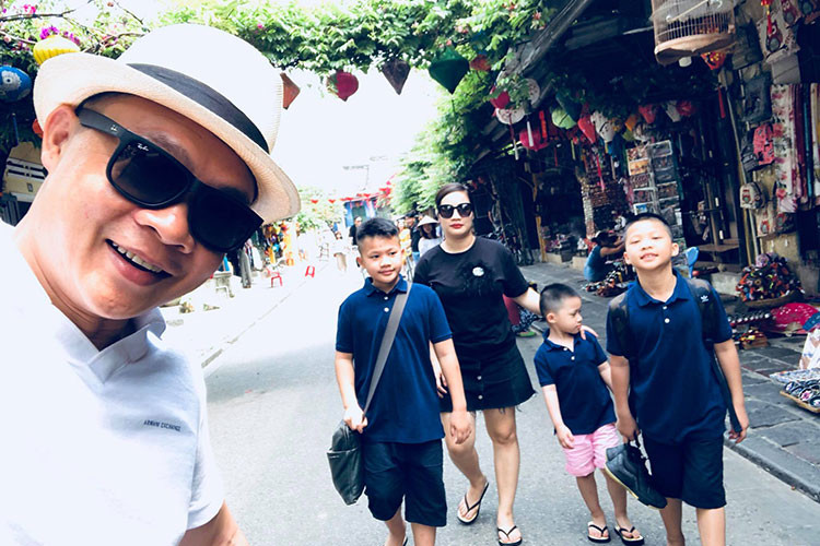 BTV Quang Minh tận hưởng ngày cuối tuần bên gia đình.