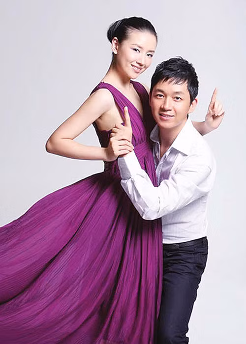 Năm 2009, Đổng Khiết lên xe hoa với Phan Minh Việt. Năm 2012, cặp đôi bất ngờ tuyên bố ly hôn. Ảnh: Sina