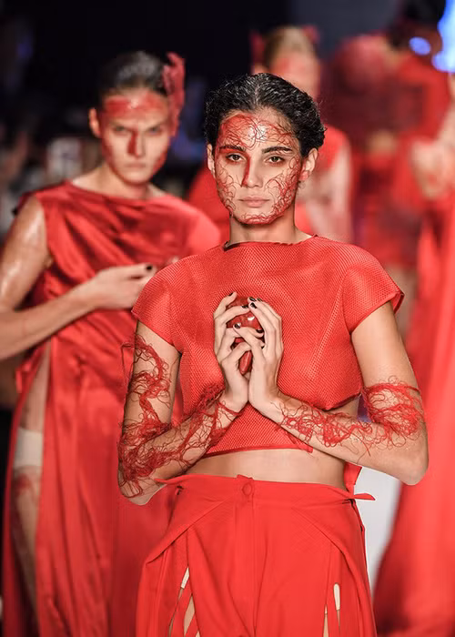 Tháng 9/2017, show diễn của Basak Cankes tại Tuần lễ Thời trang Istanbul (Thổ Nhĩ Kỳ) cũng gây choáng. Ảnh: Một thế giới