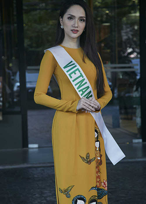 Tân Hoa hậu Chuyển giới Quốc tế duyên dáng trong tà áo dài. Ảnh: FBNV