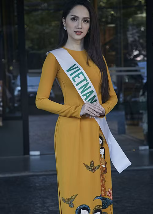 Tân Hoa hậu Chuyển giới Quốc tế duyên dáng trong tà áo dài. Ảnh: FBNV