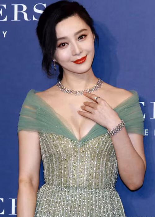 Phạm Băng Băng cũng chia sẻ về cậu em trai Phạm Thừa Thừa đang tham gia chương trình Thực tập sinh thần tượng. Ảnh: Ifeng