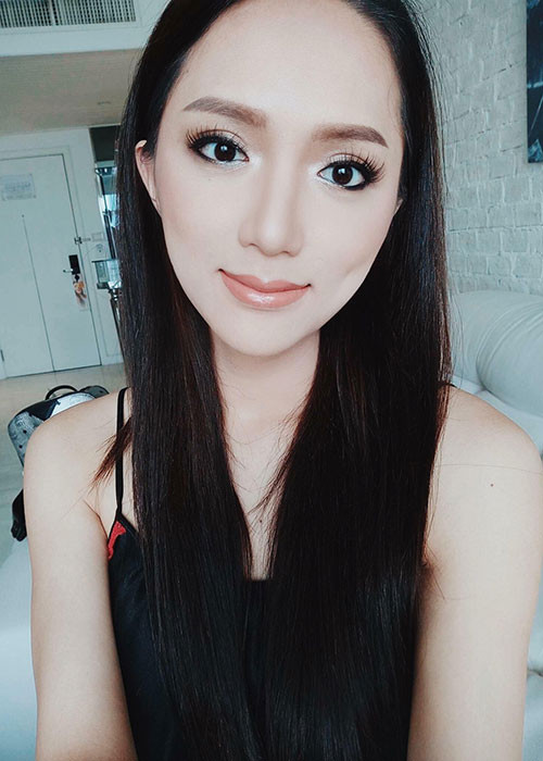 Hương Giang Idol miệt mài tham gia các hoạt động tại Thái Lan với vai trò hoa hậu.