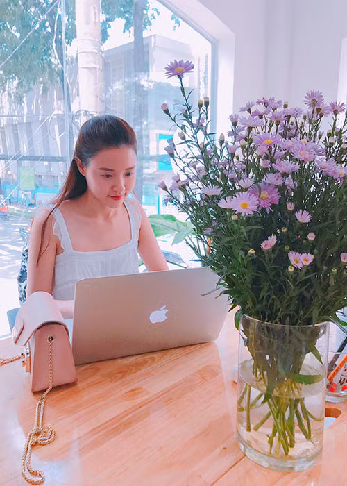 Bị bạn trai phản bội, Midu từng dặt vặt, đau khổ. Sau đó, người đẹp quyết định hủy hôn Phan Thành để bắt đầu cuộc sống mới.