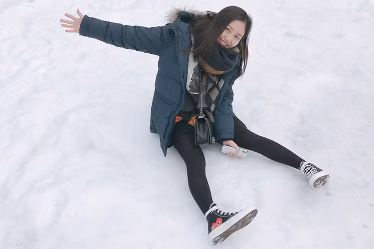 Văn Mai Hương lần đầu tiên được bước chân tới nơi lạnh nhất của Hàn Quốc.