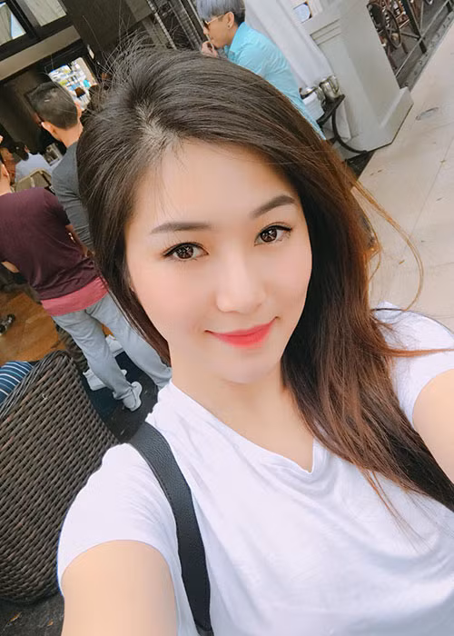 Hương Tràm thiếu ngủ vì chạy show.