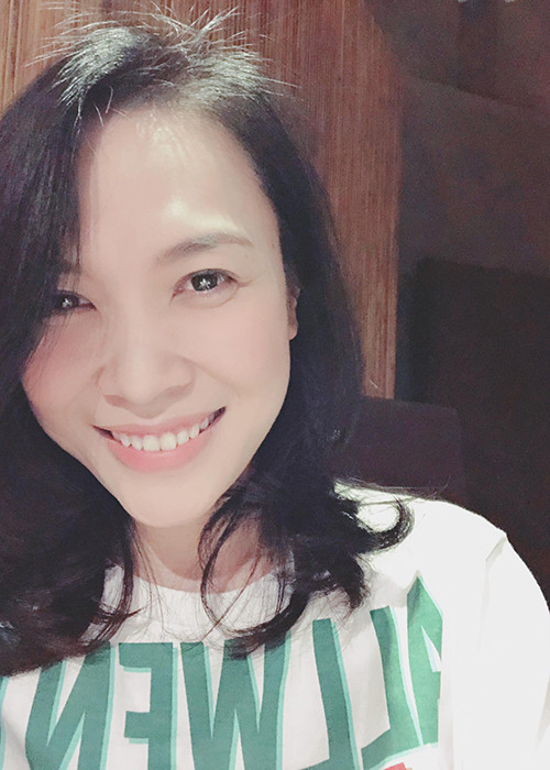 Mỹ Tâm hỏi fans: “Tự nhiên nửa đêm 1,2h sáng đi thèm trà sữa dã man là sao trời. Có bạn nào hay bị vậy không? Rồi phải làm sao? Hỏi biết để lần sau làm theo”.