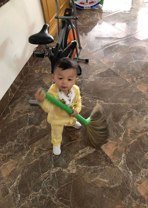 Kỳ Hân buồn vì phải xa con trai đến 2 tuần.