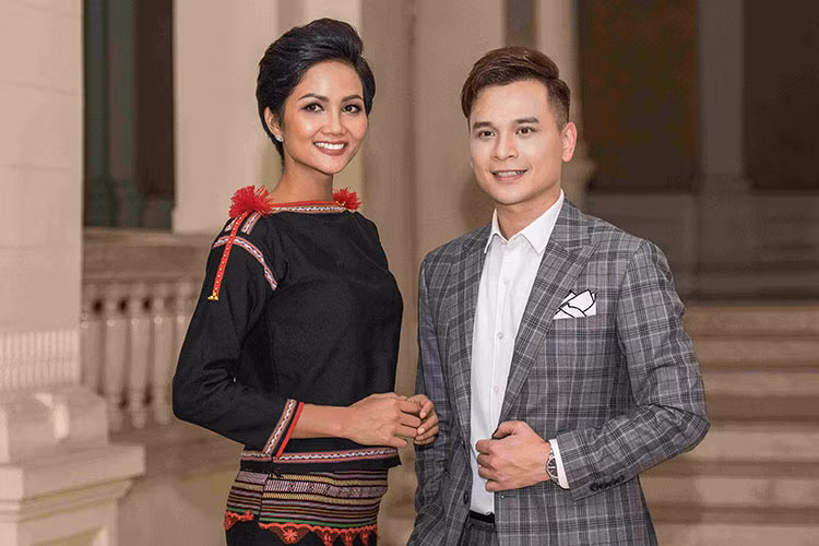 Ngoài ra, cô còn tích cực tập luyện để chuẩn bị cho cuộc thi Hoa hậu Hoàn vũ Thế giới 2018.