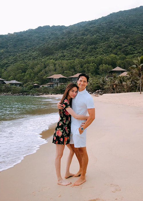  Hot Face sao Việt 24h: Trên trang cá nhân, Kim Lý khoe ảnh được Hồ Ngọc Hà ôm chặt.