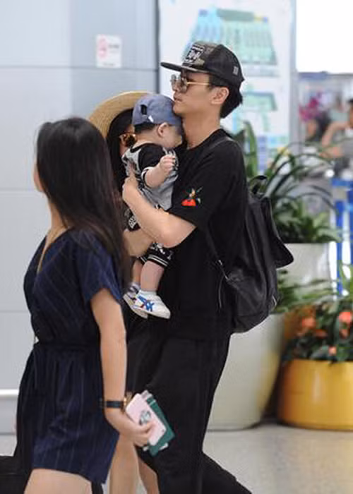 Tháng 12/2016, Trần Nghiên Hy hạ sinh con trai đầu lòng tên thân mật là Tiểu Tinh Tinh (có ý nghĩa là ngôi sao nhỏ).