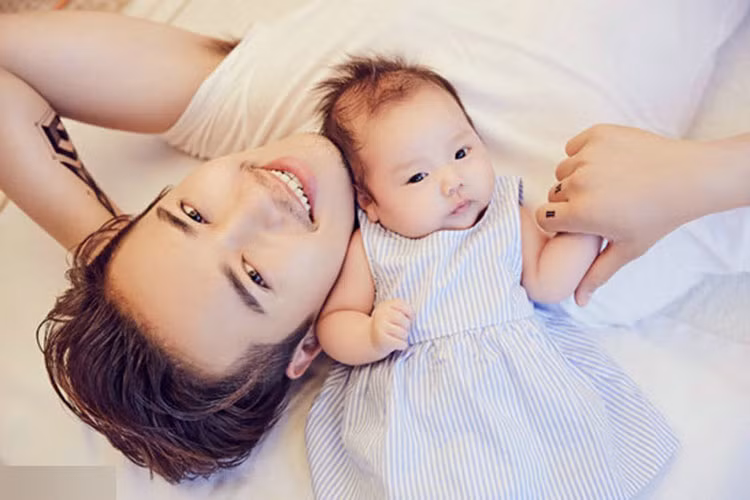 Cao Vân Tường hạnh phúc khi tổ ấm của anh chào đón thêm một thành viên. Ảnh: Sina