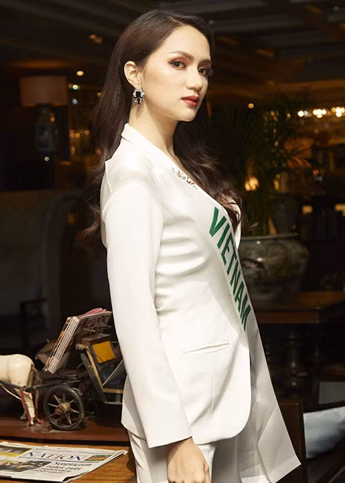 Trang Fanpage cuộc thi Hoa hậu Chuyển giới Quốc tế vừa đăng tải loạt ảnh mới nhất của các thí sinh. Hình ảnh của Hương Giang Idol lập tức gây chú ý.