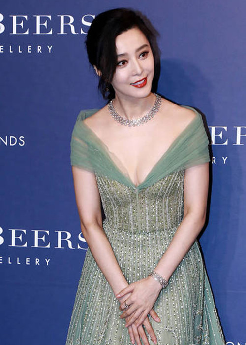 Tại sự kiện, Phạm Băng Băng còn tâm sự nếu sau này cô có con gái, cô sẽ tặng con kim cương khi con đủ 18 tuổi. Ảnh: Ifeng