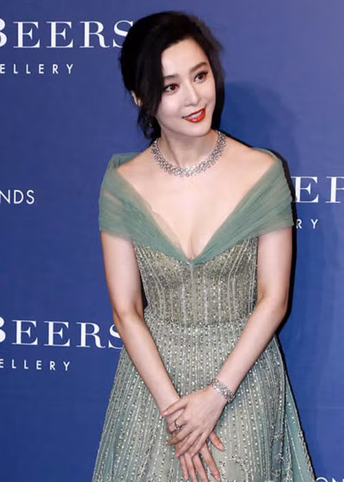 Tại sự kiện, Phạm Băng Băng còn tâm sự nếu sau này cô có con gái, cô sẽ tặng con kim cương khi con đủ 18 tuổi. Ảnh: Ifeng