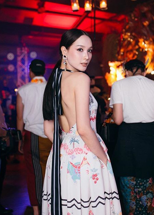 Cô đắt show sự kiện, làm người mẫu thời trang, người mẫu quảng cáo.