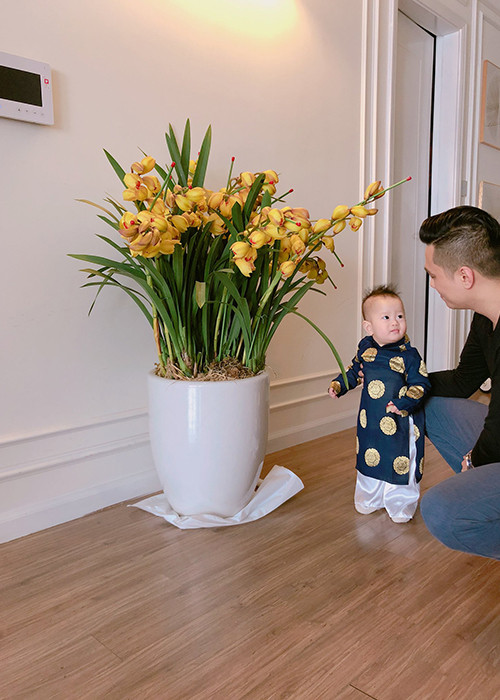 Vợ chồng diễn viên Việt Anh tổ chức tiệc sinh nhật 1 tuổi cho con trai.