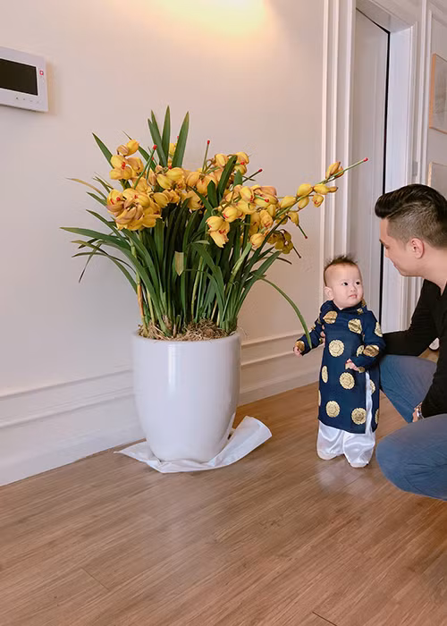 Vợ chồng diễn viên Việt Anh tổ chức tiệc sinh nhật 1 tuổi cho con trai.