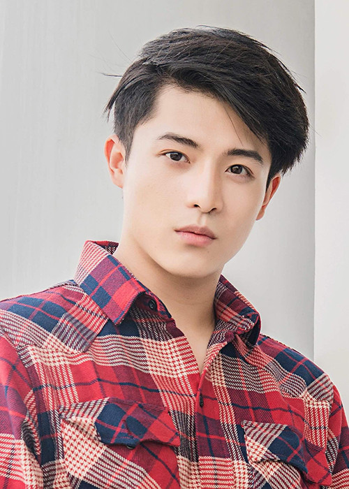 Gần đây, Harry Lu tích cực cập nhật hình ảnh của mình đến người hâm mộ. Ảnh: Fanpage