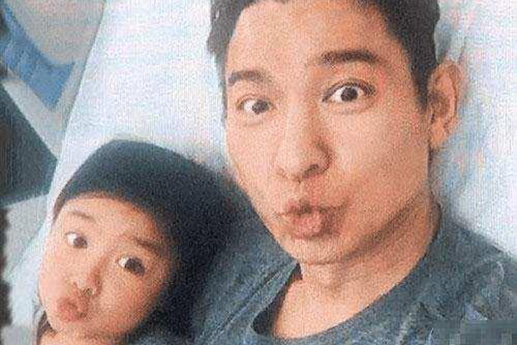 Bé Hannah sở hữu gương mặt đáng yêu, có nhiều nét giống bố, đặc biệt ở đôi mắt. Ảnh: Sohu